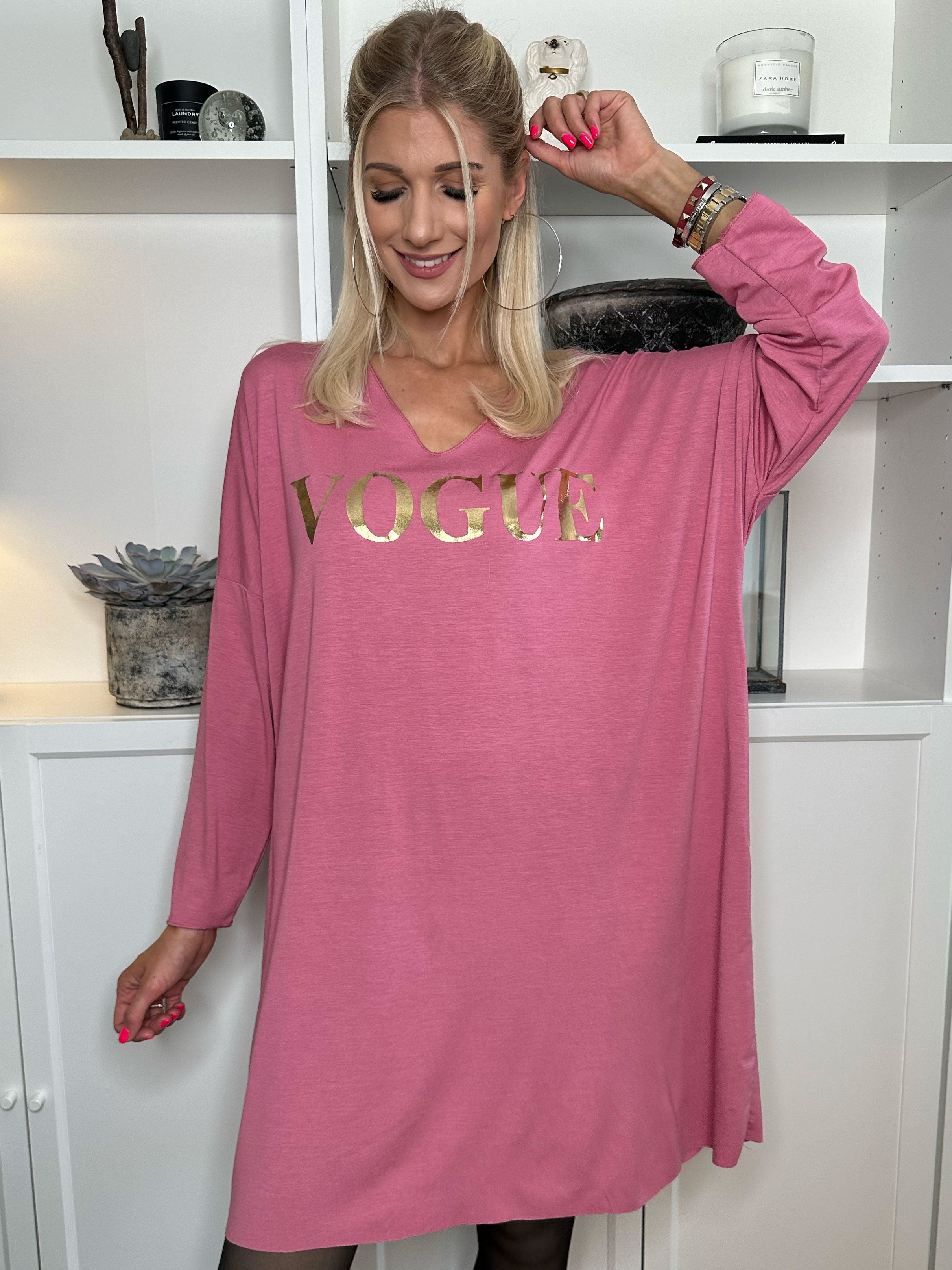 Vogue Long Sleeve - Langærmet kjole i viskose med guld skrift